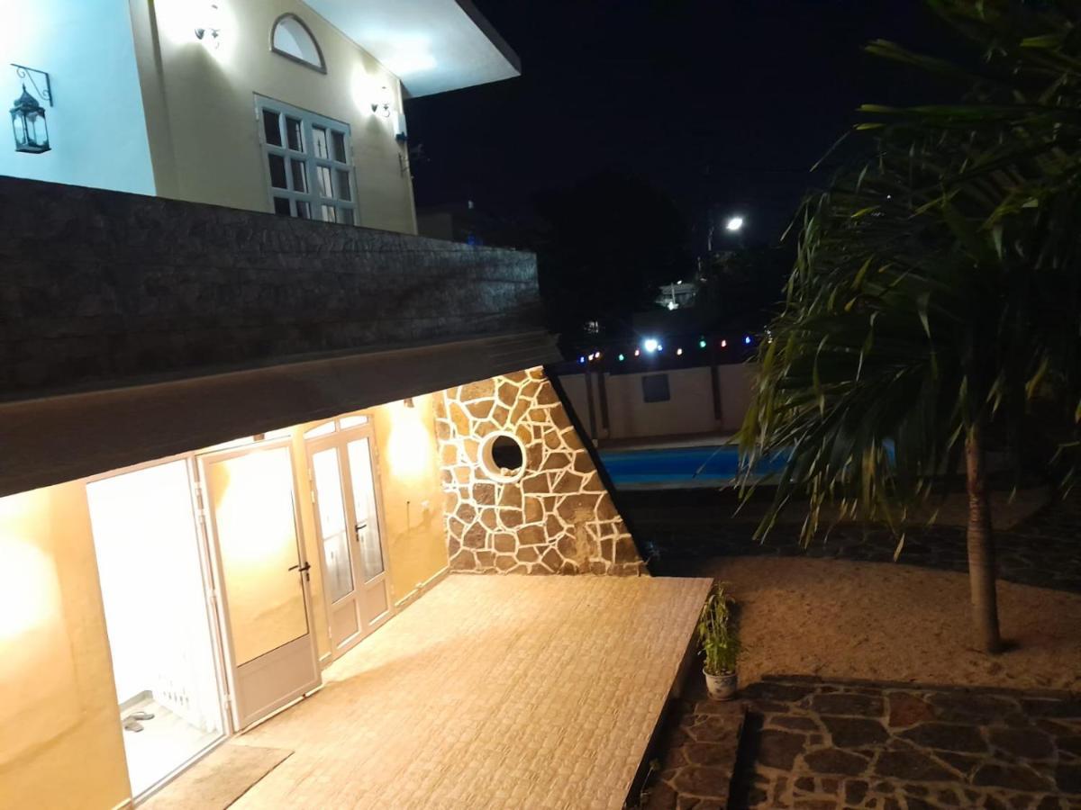 Villa Santa Avec Piscine Et Jardin Pointe aux Piments Exterior photo
